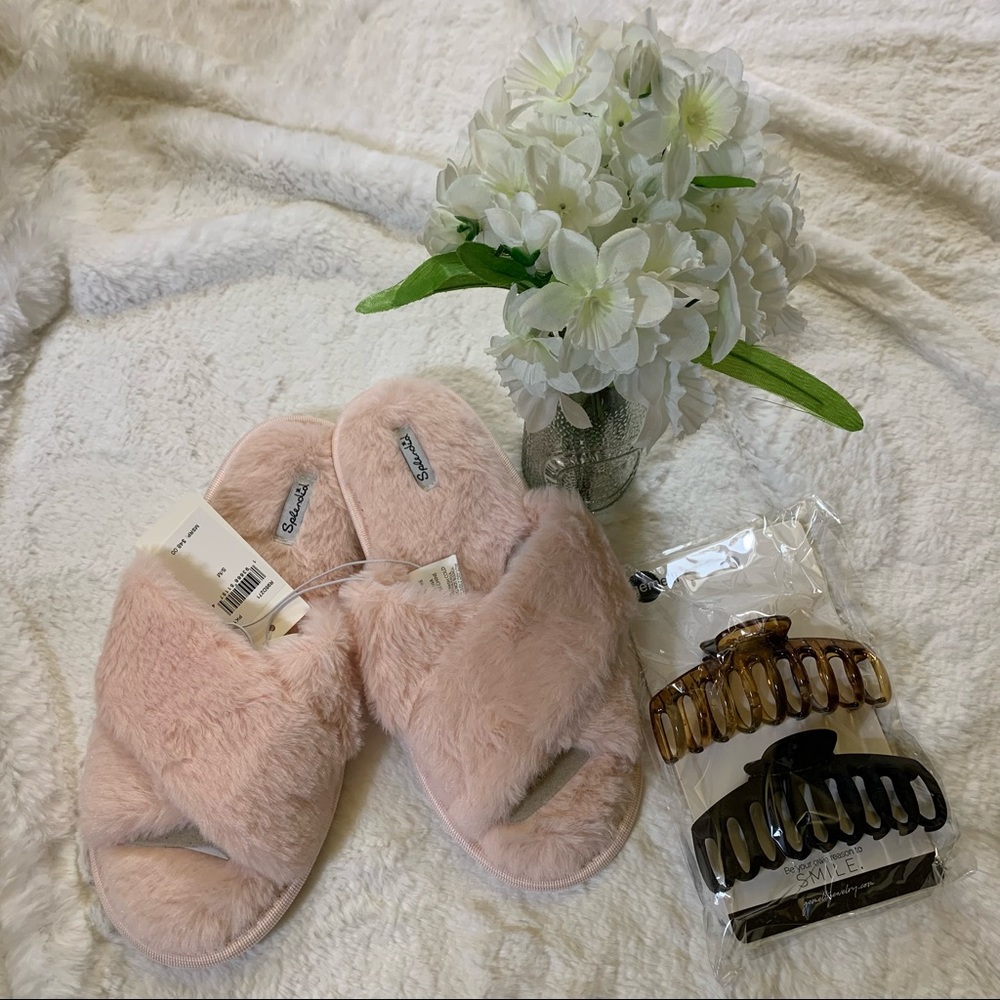 NWT Splendid Slippers S/M & Gemelli Claw Hair Clips